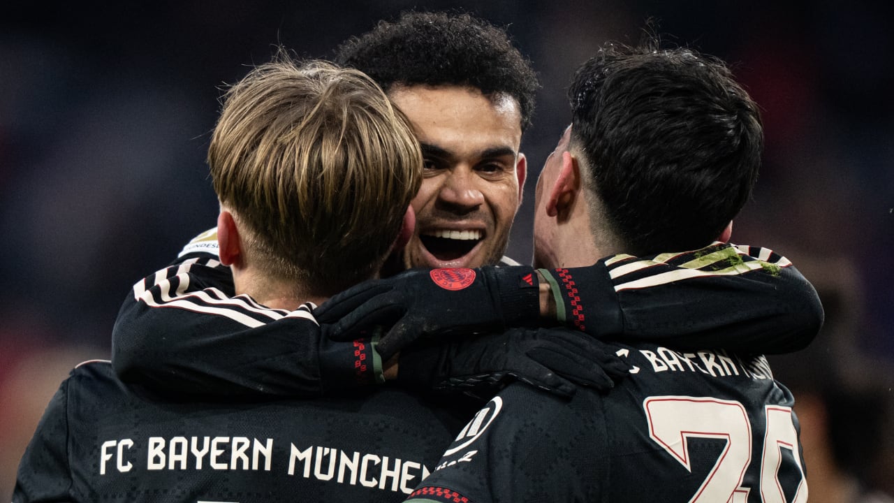 Luis Díaz celebrando un gol con sus compañeros en Bayern Múnich.