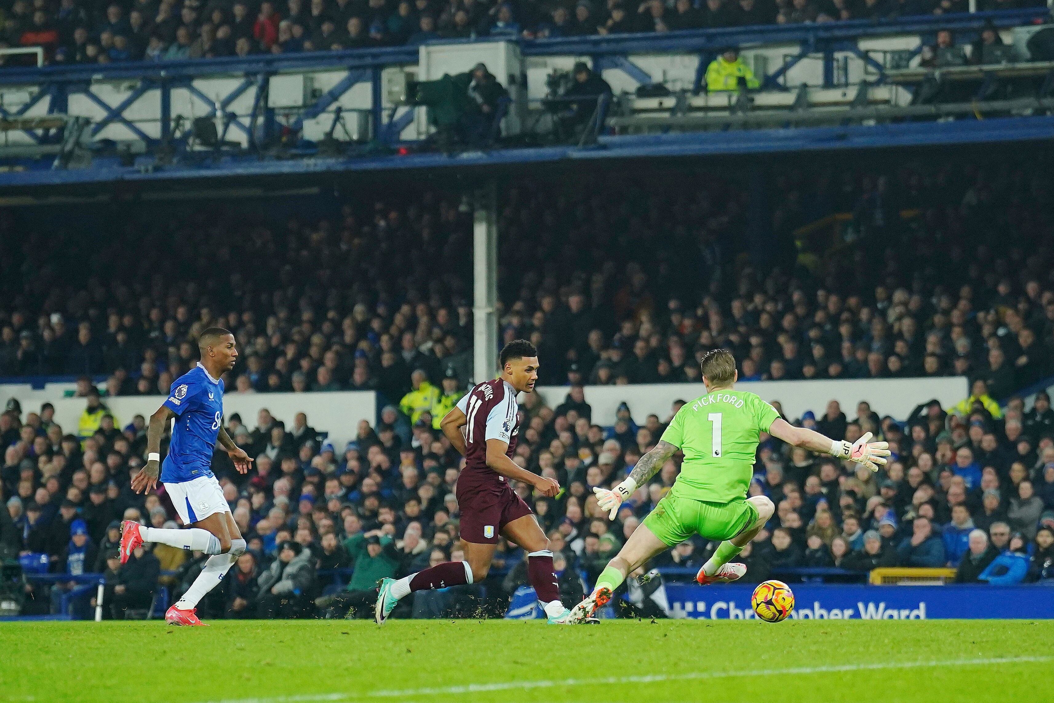 Aston Villa's Ollie Watkins, centre, scores the opening goal during the English Premier League soccer match between Everton and Aston Villa at Goodison Park, Liverpool, England, Wednesday, Jan. 15, 2025. (Peter Byrne/PA via AP)
