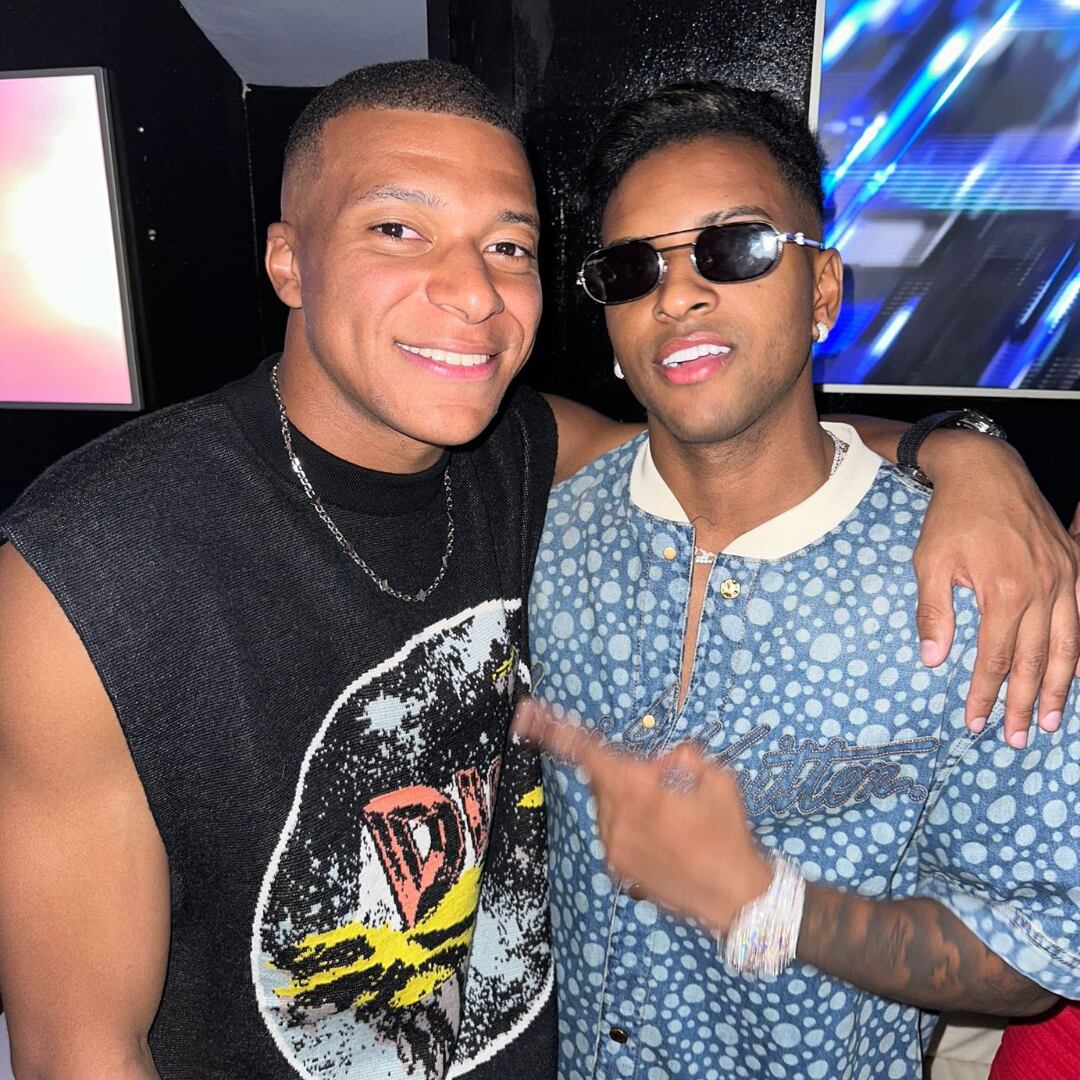 Rodrygo Goes del Real Madrid, junto a Kylian Mbappé