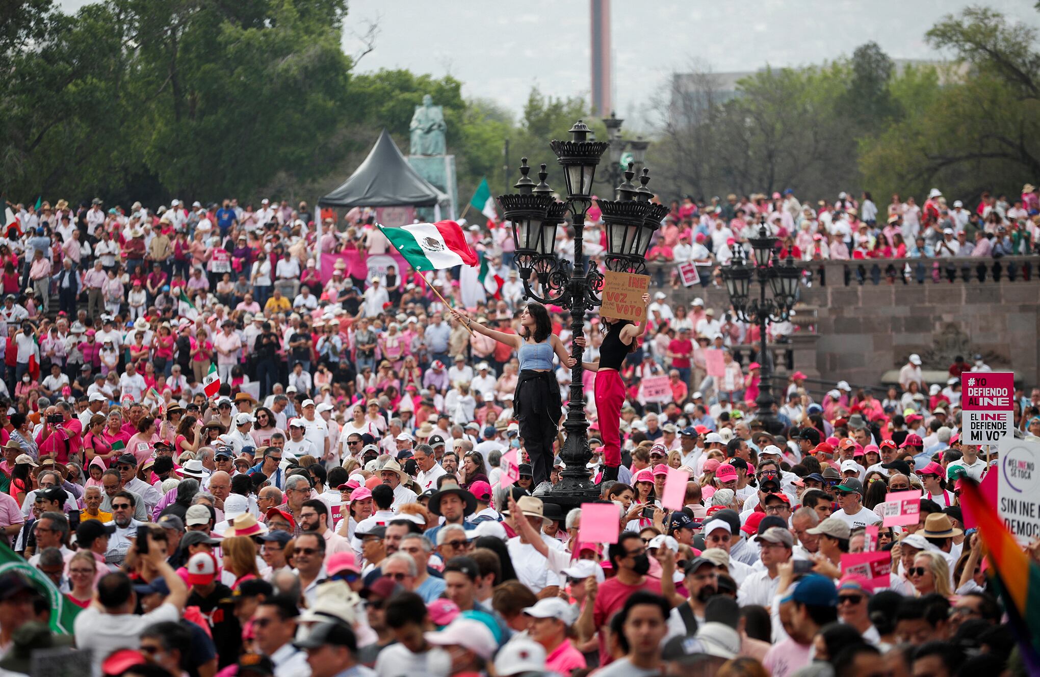 En imágenes : Miles de personas protestan en el Zócalo de la Ciudad de México