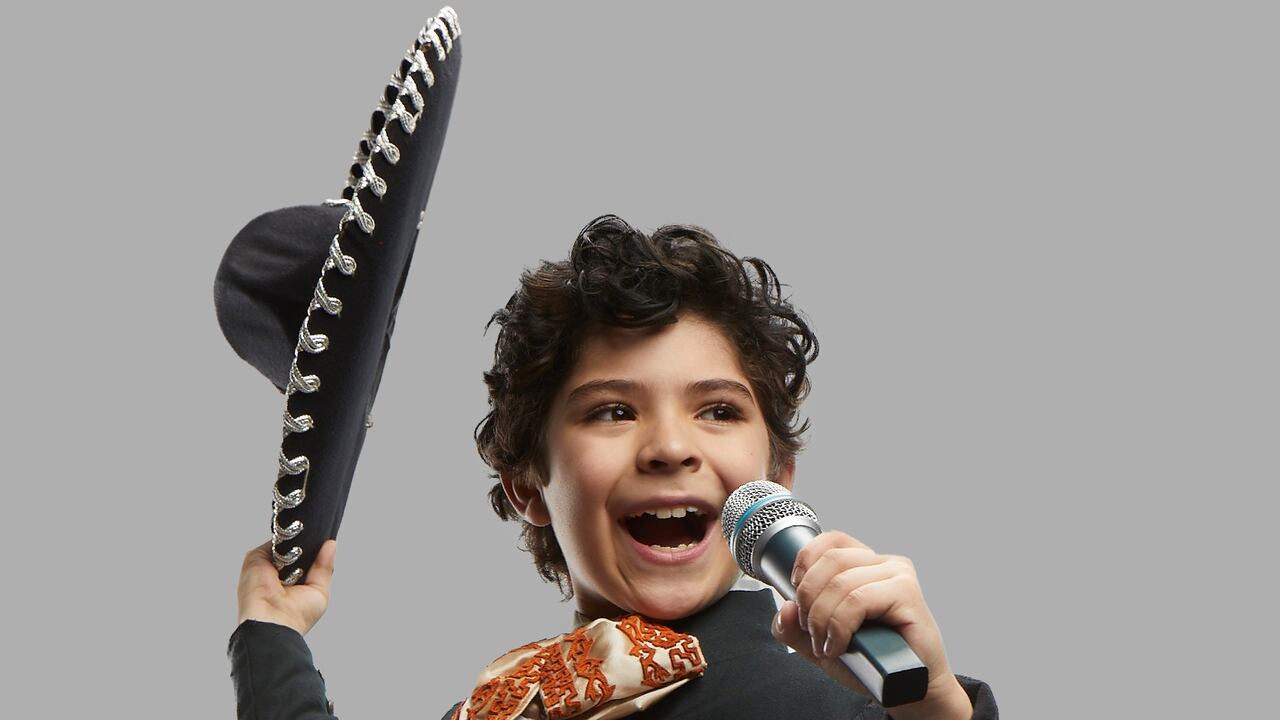 El actor mexicano se mostró muy emocionado por interpretar a Vicente Fernández en la serie 'El Rey'.