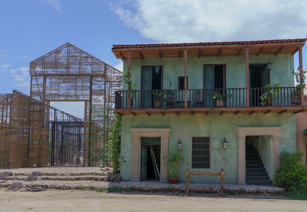 El Macondo que Netflix construyó para Cien años de soledad, de Gabriel García Márquez / Cien Años de Soledad. Cr. El Departamento / Netflix ©2024