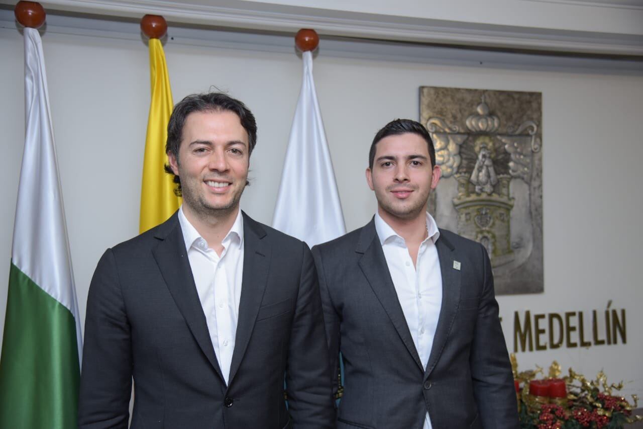 Esteban Restrepo junto a Daniel Quintero.