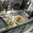 Atraco en un local de perros calientes en Bogotá dejó un empleado herido.