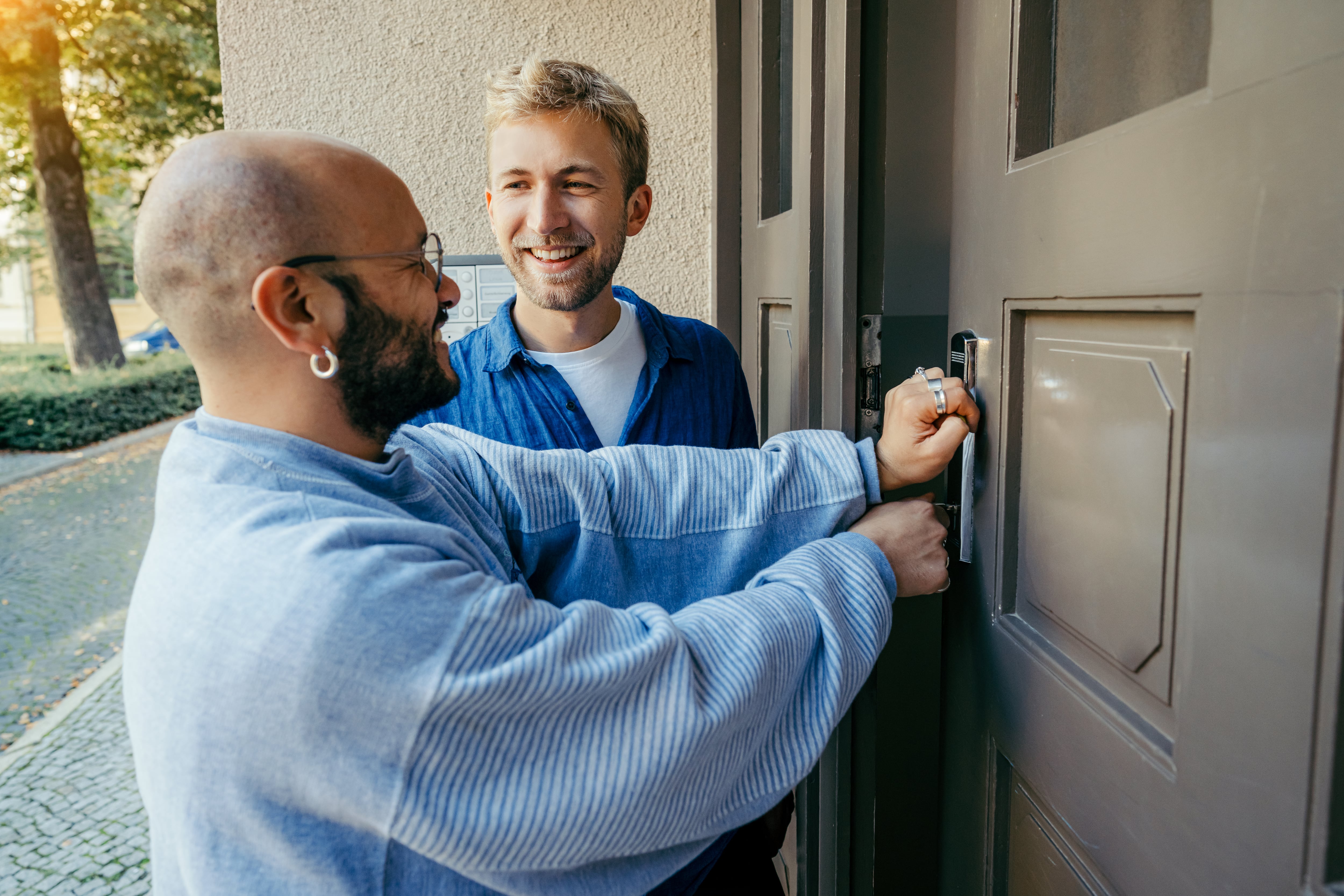 Trucos para abrir la puerta sin llaves.