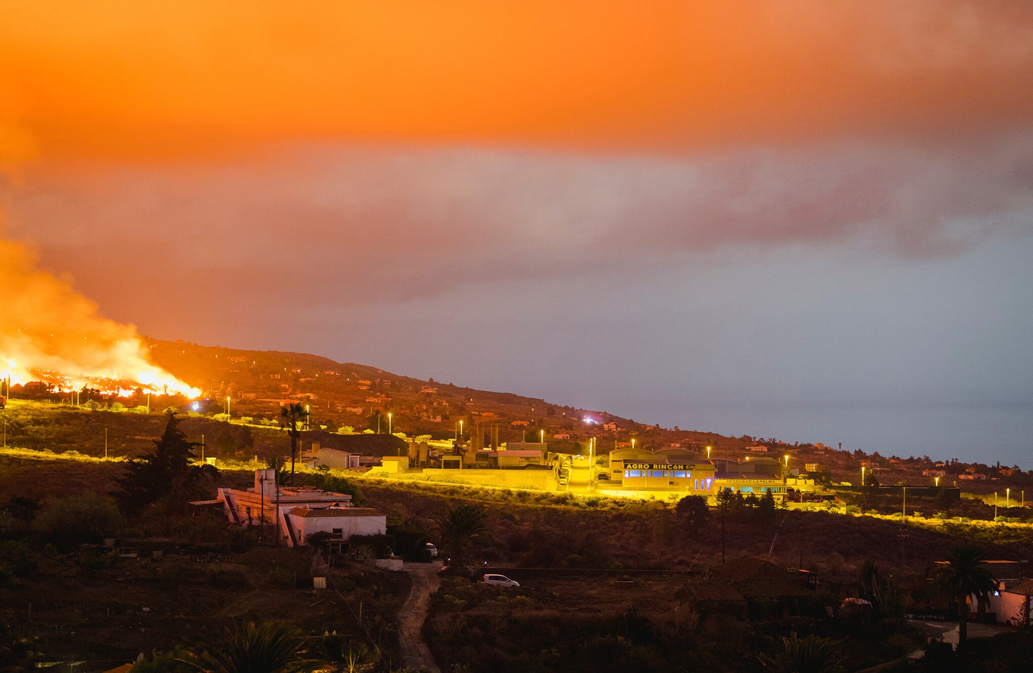 En Imágenes erupción de volcán en la isla canaria de La Palma, España