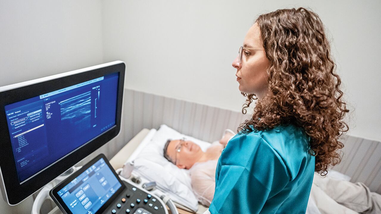 El documento de cerca de 300 páginas y que actualizaba las tarifas de más de 9.000 procedimientos (6.000 de ellos incorporados por primera vez), según varios gremios fue construido a espaldas del personal de la salud.