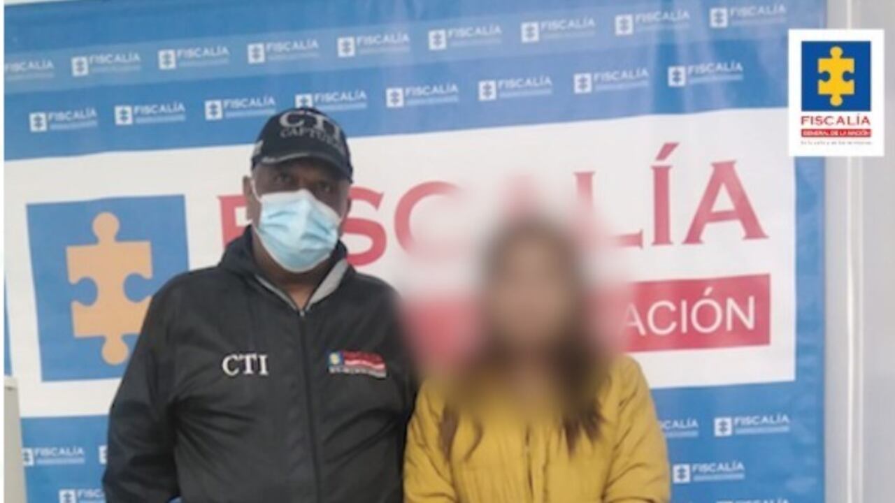 una mujer que tenía a su cuidado una menor en Bogotá, aprovechó su trabajo para explotar a la niña como webcam. Su novio la delató.