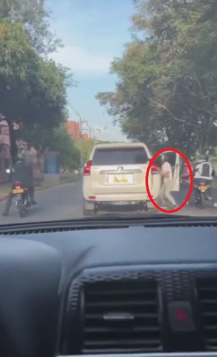 Motoladrones habrían fingido supuesto accidente para robar a los ocupantes de un vehículo de alta gama al sur de Cali.