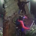 Las víctimas se encontraban hablando frente a un local