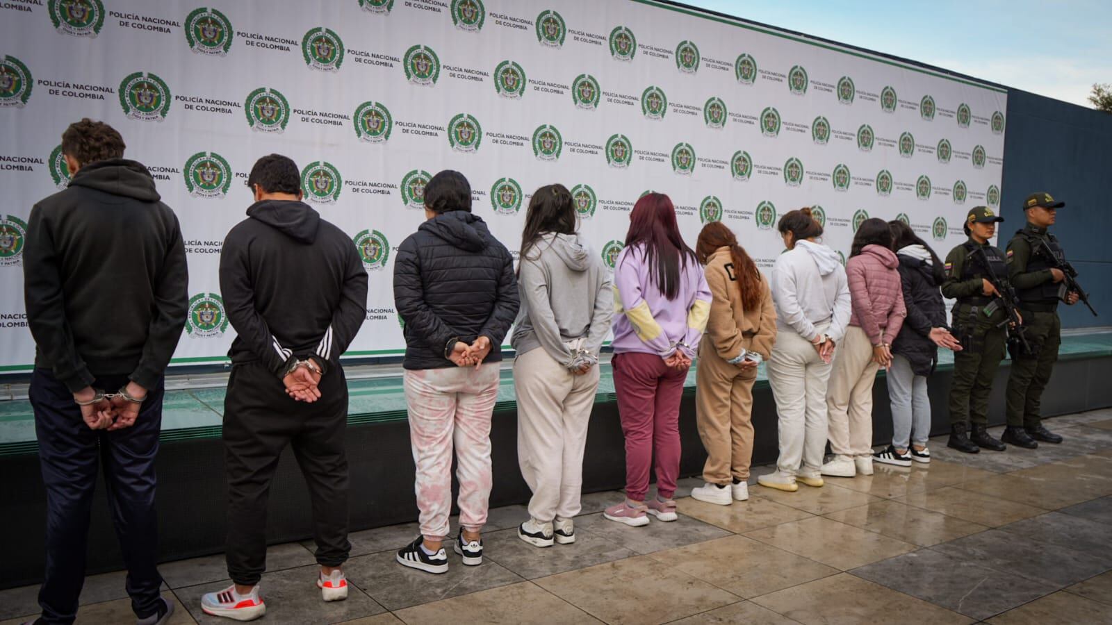 El call center era dirigido por una pareja de esposos. En total fueron capturados 7 mujeres y 2 hombres