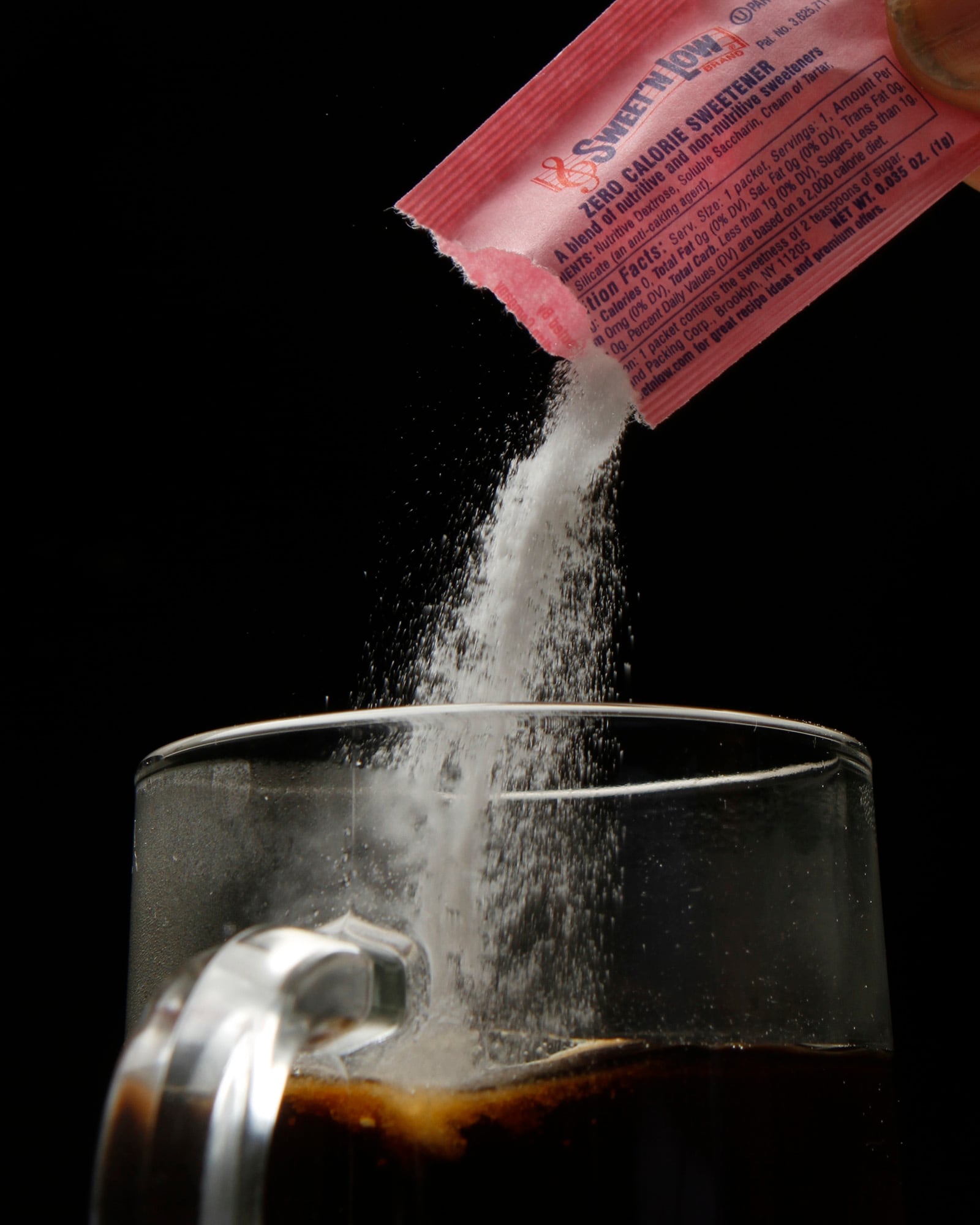 OMS advierte sobre el peligro para la salud de los edulcorantes artificiales por su consumo a largo plazo.