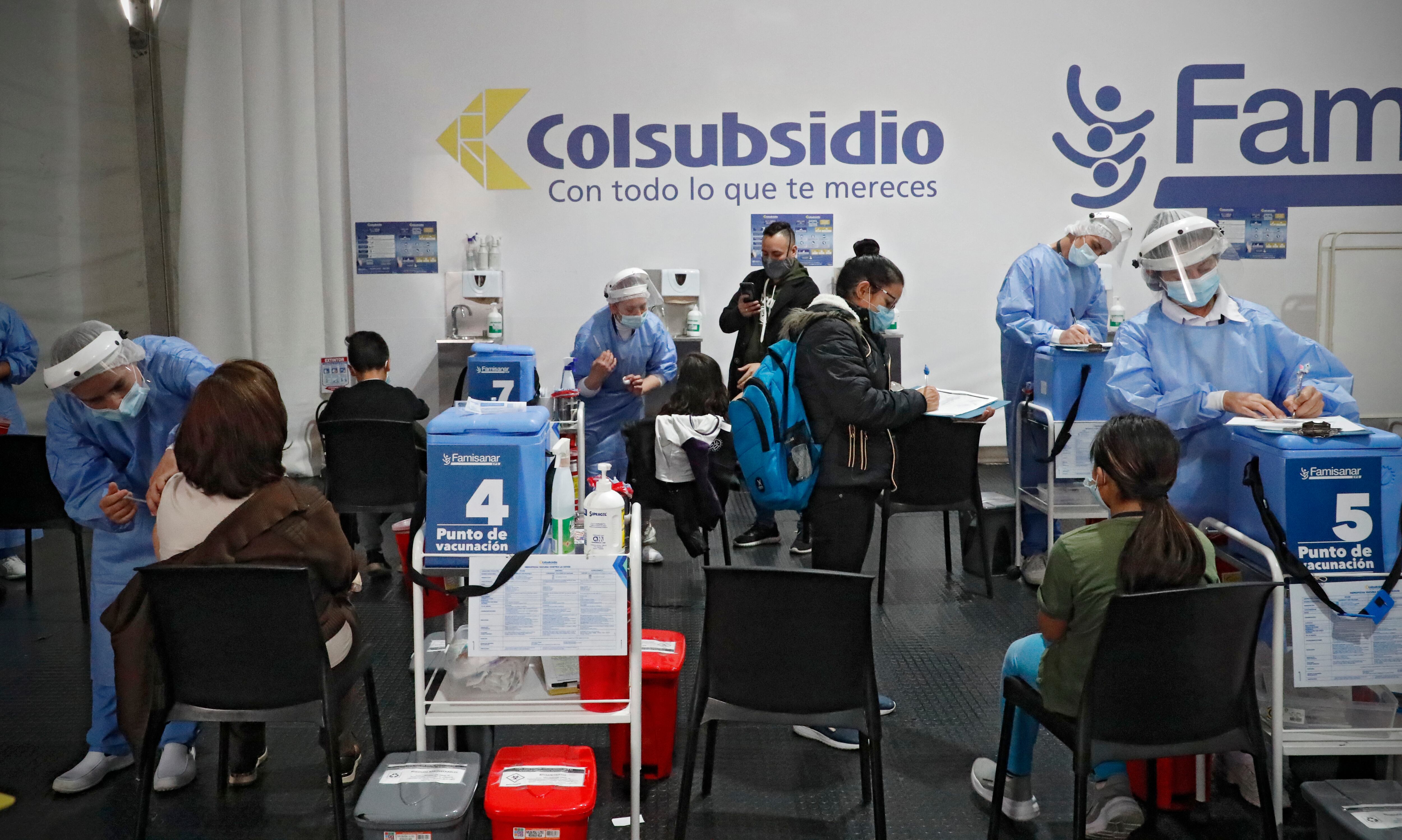 Inicio de vacunación contra la Covid 19 con la vacuna  para niñas y niños entre 3 y 11 años y mayores de 70 años tercera dosis en Bogotá
Centro Comercial Gran Estacion
Octubre 31 del 2021
Foto Guillermo Torres Reina / Semana