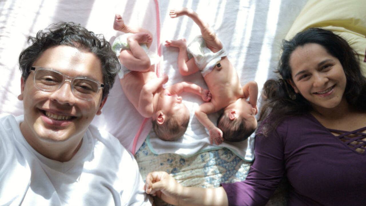 Oskar y Vanesa junto a sus hijos.