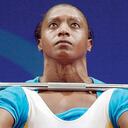 En Seúl 1988, Barcelona 1992 y Atlanta 1996, los deportistas Jorge Enrique Molina, Bernardo Tovar (tiro deportivo) y Marlon Pérez (ciclismo) fueron los abanderados. En esas tres ediciones de los olímpicos el país consiguió dos medallas en boxeo con Jorge Julio Rocha y atletismo con Ximena Restrepo. La llegada del nuevo milenio marcó el inicio de la senda dorada, además la hegemonía femenina en el abanderado colombiano, pues desde Sídney 2000 con María Isabel Urrutia, la bandera solo ha sido llevada por mujeres. Urrutia se convirtió en la primera deportista del país en ganar una medalla de oro en los Juegos Olímpicos. Foto: AFP