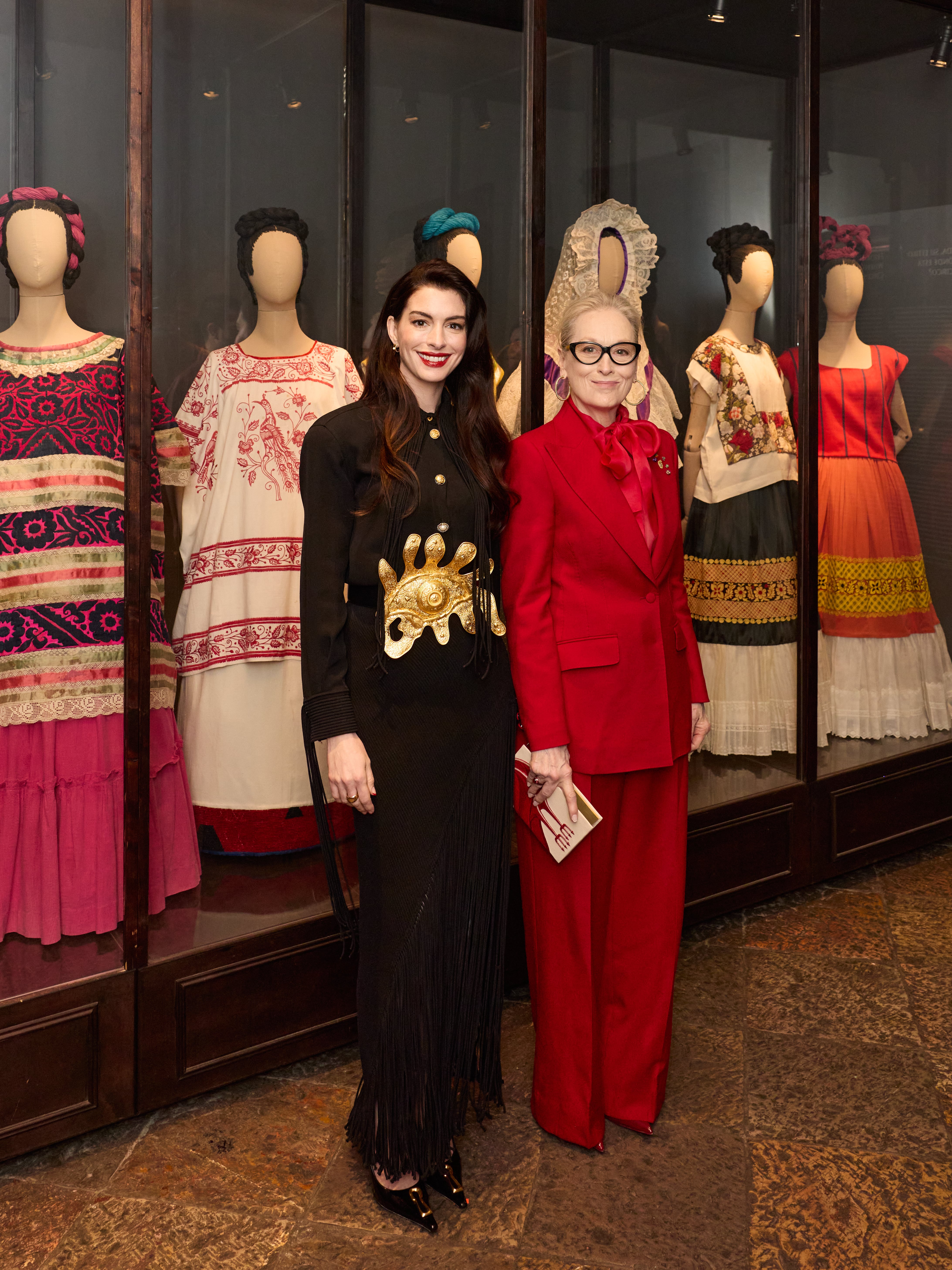 La capital mexicana se transformó en el epicentro de la moda global con la llegada de dos leyendas de Hollywood: Meryl Streep y Anne Hathaway para la promoción de El diablo viste a la moda 2.