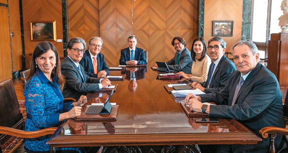 Entre los miembros de la junta del Banco hay mucha camaradería, entre otras cosas porque en distintas épocas han trabajado juntos, ya sea en otros cargos públicos, en la academia o en centros de investigación económica.