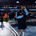 Lionel Messi ve a todos saltando en el estadio