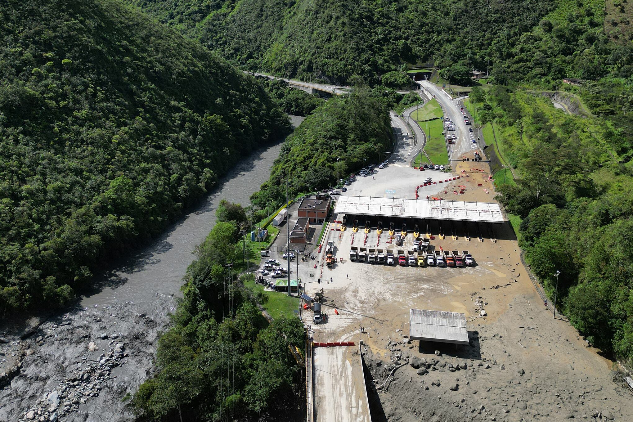 Vía al Llano cerrada tras la emergencia en Quetame.