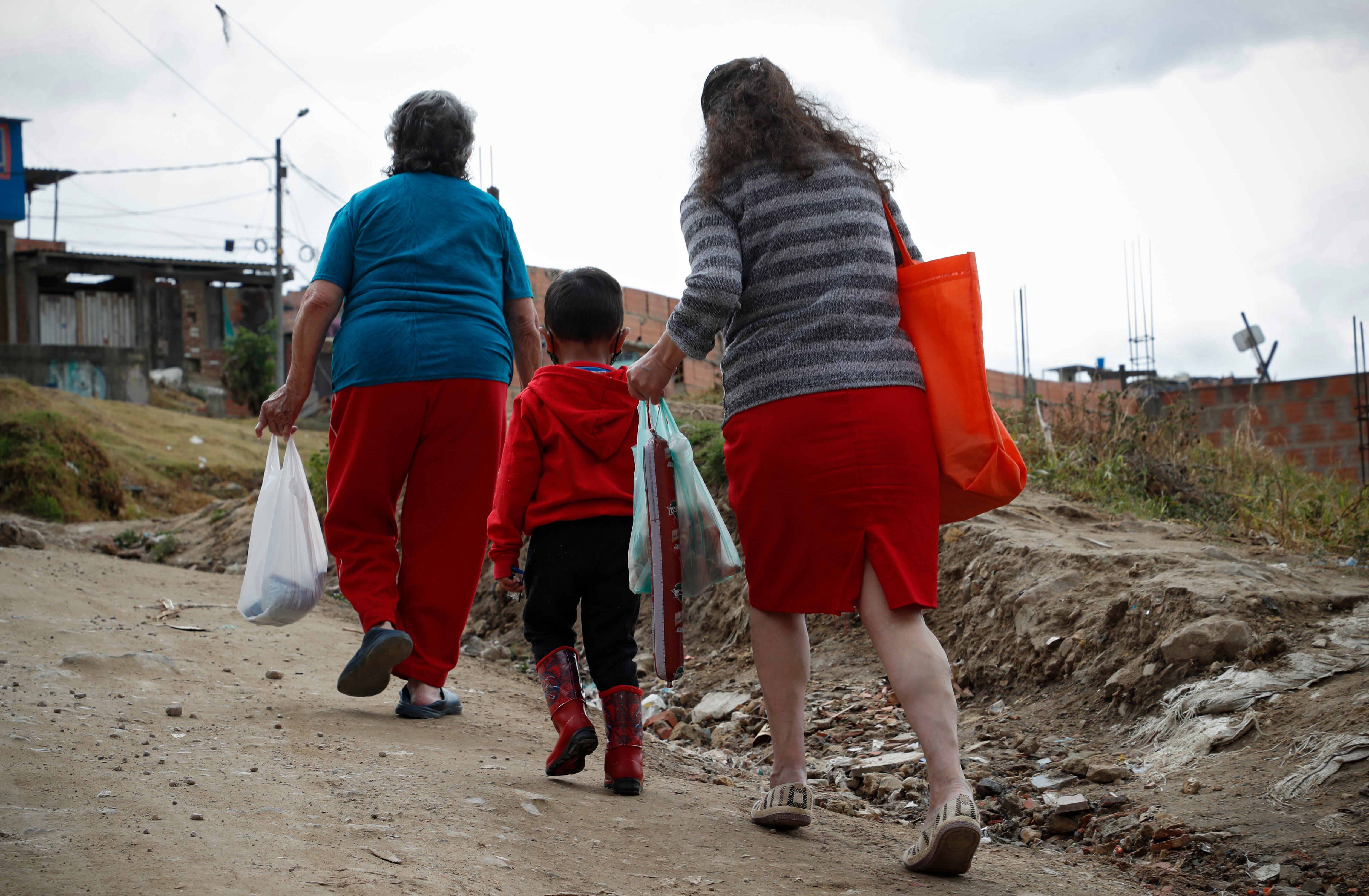 Salchichón alimento en familias vulnerables
niños mal alimentados
carestía
pobreza extrema
hambre
canasta familiar
precios altos
inflacion
Soacha febrero 9 del 2022
Foto Guillermo Torres Reina / Semana