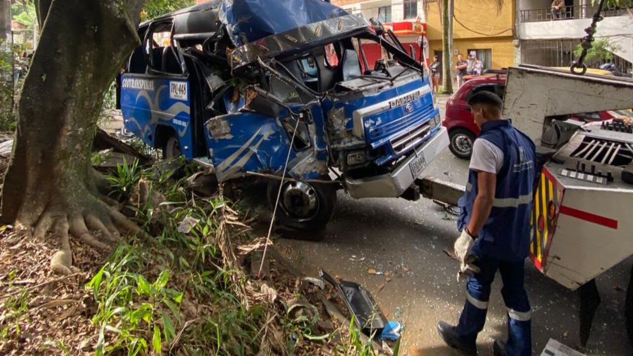 Accidente de tránsito involucró a cinco automotores en Antioquia.