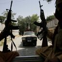 En esta imagen de archivo, tomada el 19 de agosto de 2021, combatientes talibanes patrullan por Kabul, Afganistán. (AP Foto/Rahmat Gul, archivo)