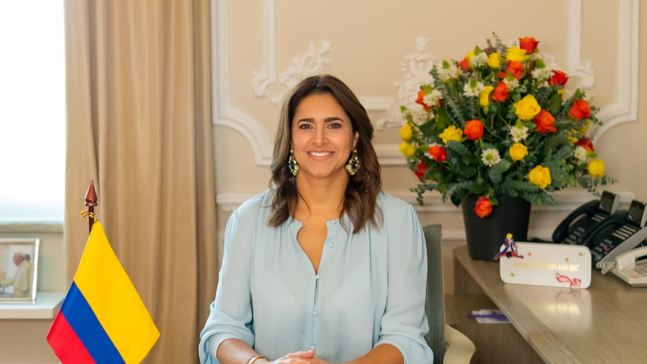 Primera dama, María Juliana Ruiz resaltada por el FEM por su contribución al mejoramiento de los sistemas alimentarios sostenibles en el país, con acciones como 'Innovation For Nutrition'.