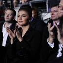 MOSCOW, RUSSIA - NOVEMBER 27: La política rusa y antigua campeona olímpica, Alina Kabaeva, aplaude un discurso de Vladimir Putin.