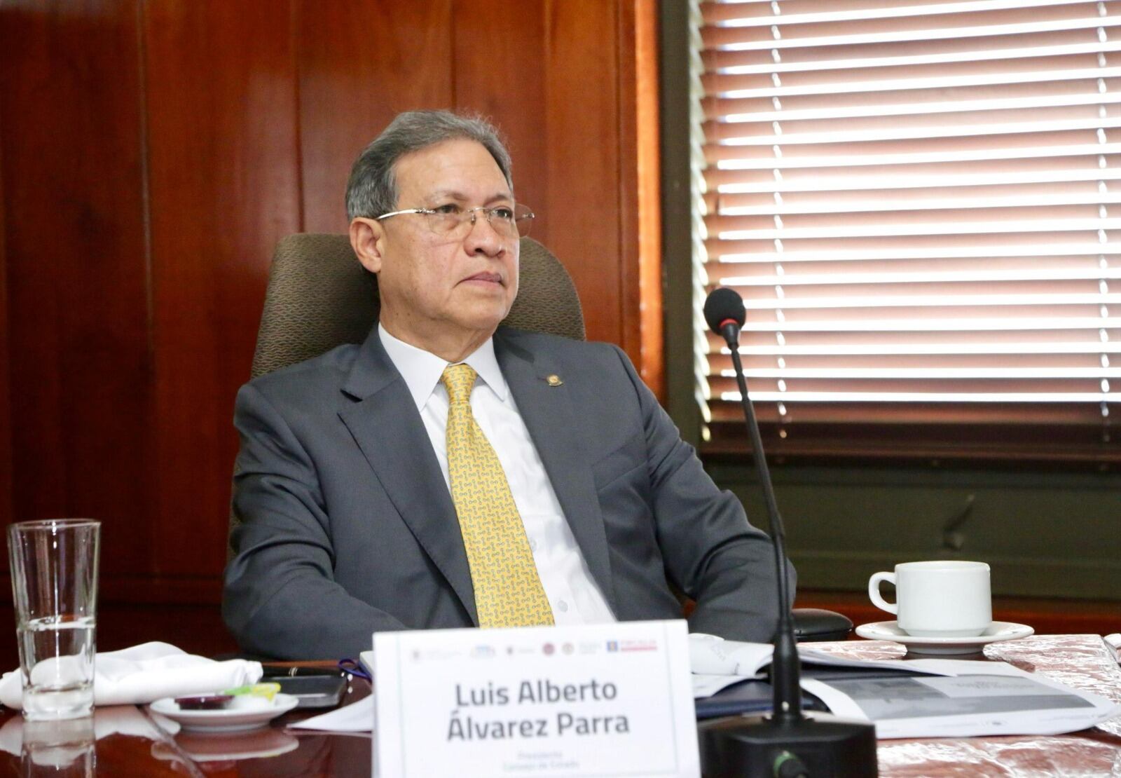 El magistrado Luis Alberto Álvarez permanece hospitalizado en la Clínica Shaio en Bogotá.