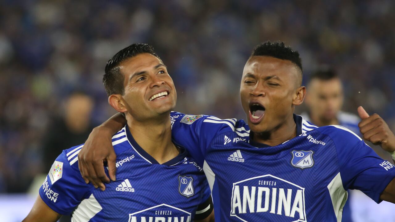 Macalister Silva y Óscar Cortés celebrando un gol de Millonarios en 'El Campín'.