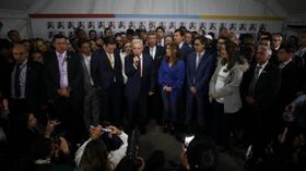 Luego de la emisión de un video en donde se exaltaba su gestión como presidente, hacia las ocho de la noche, Álvaro Uribe llegó a la sede del Centro Democrático y dio un discurso de una hora y cuarto en el que explicó las razones de su inocencia.