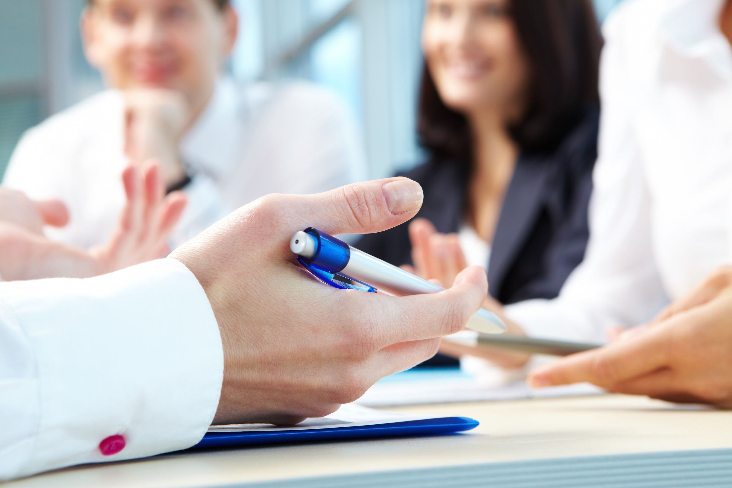 La compañía realizará el pago de las acciones en Colombia, en pesos colombianos y en una sola cuota, dentro de los cinco días hábiles siguientes al Registro de la operación.