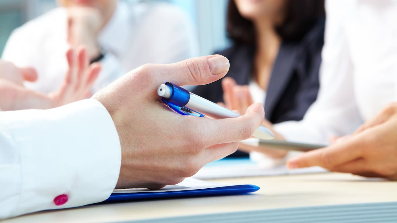 La compañía realizará el pago de las acciones en Colombia, en pesos colombianos y en una sola cuota, dentro de los cinco días hábiles siguientes al Registro de la operación.