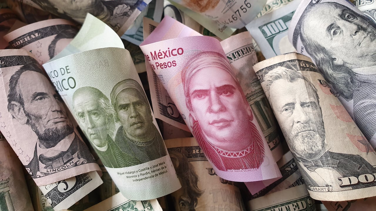 ¿Cuánto son 300 dólares en pesos mexicanos hoy, jueves 1 de agosto