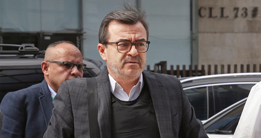 En la Fiscalía, en la Corte Suprema y con un arsenal de pruebas, Olmedo López, exdirector de la UNGRD, ha señalado a González. A esto se suman las revelaciones de la exconsejera Sandra Ortiz, quien ratificó las acusaciones. El exdirector del Dapre salió del país en noviembre del año pasado.