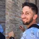 El turista escribió su nombre y el de su novia en uno de los muros.