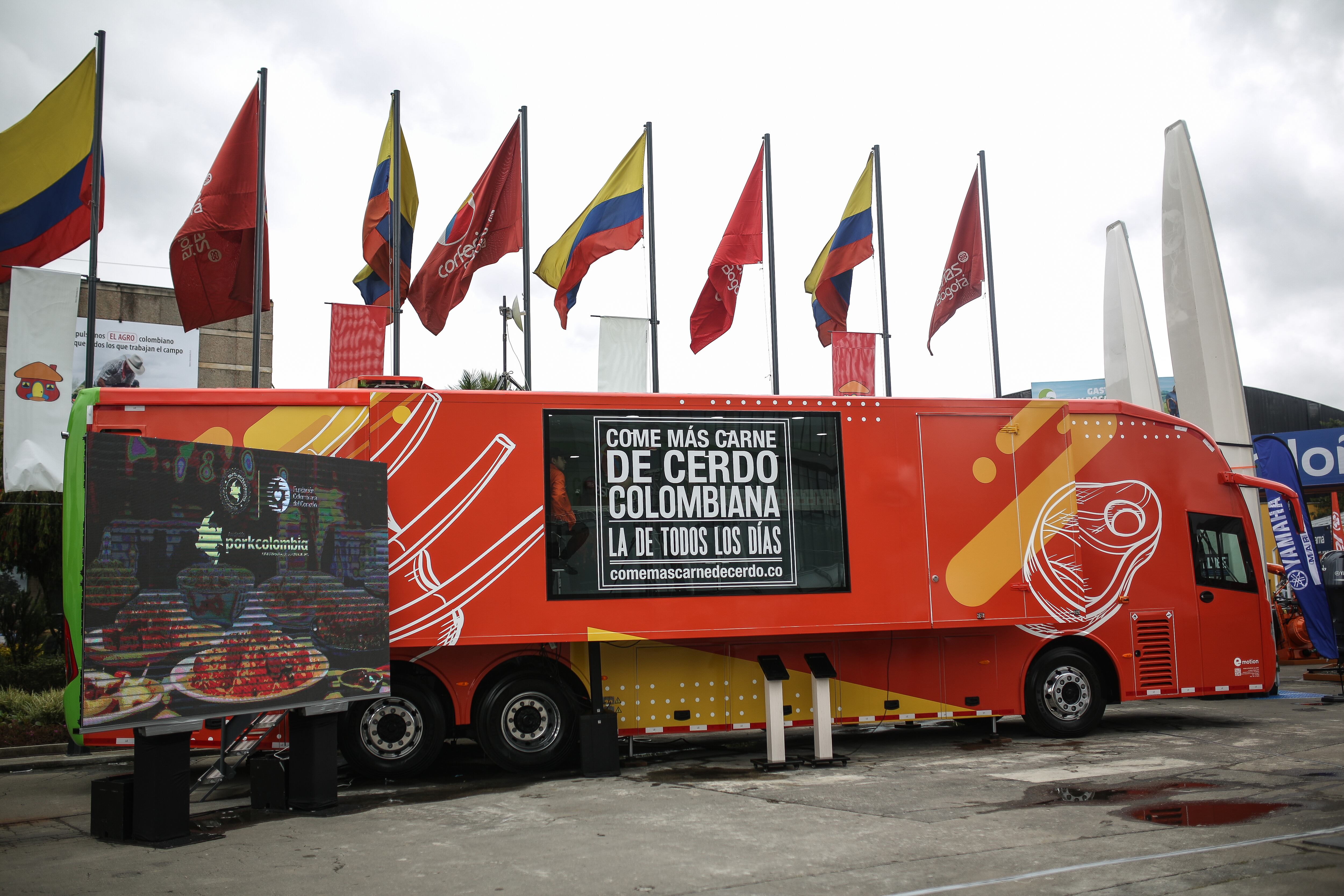 Cocina Móvil, elbus que recorre todo el país, está presente en Agroexpo 2023.