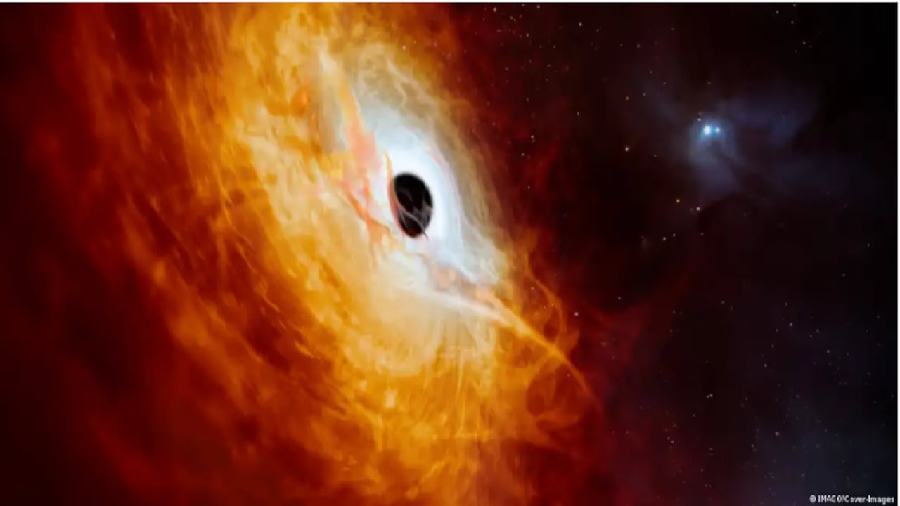 El cuásar descubierto no solo es el más brillante de su clase, también es el objeto más luminoso jamás observado. El agujero negro de este cuásar crece en masa el equivalente a un Sol al día, lo que lo convierte en el agujero negro más rápido de crecimiento hasta ahora