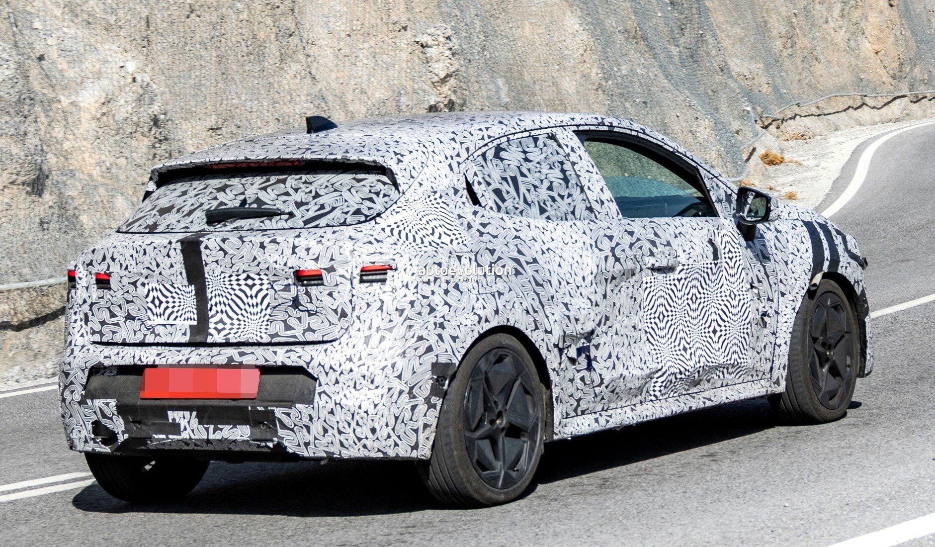 El nuevo Renault Clio llegará en septiembre y se han conocido algunas fotos espía de la nueva versión.