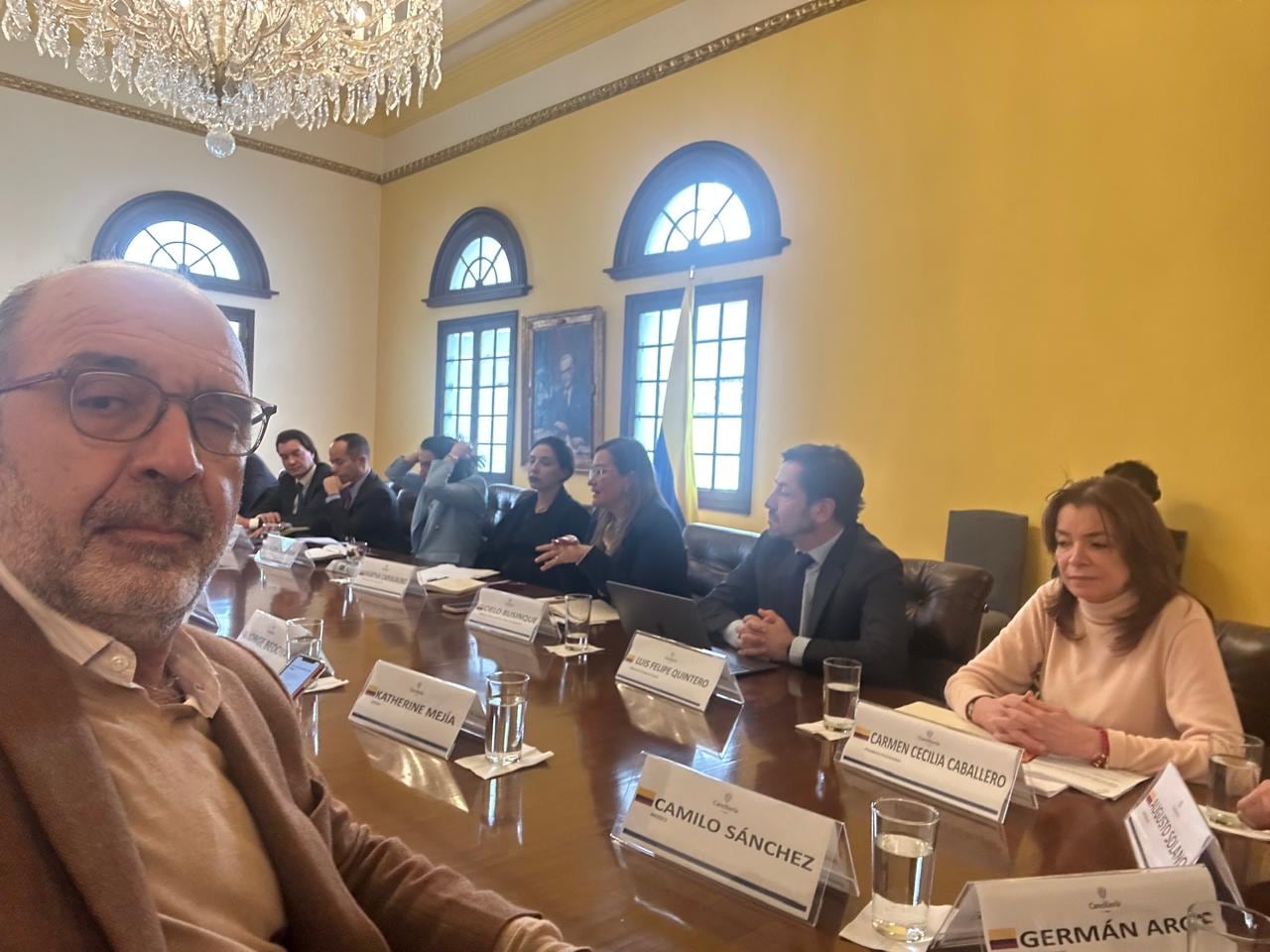 En la Cancillería se reunieron los representantes de los principales gremios económicos con altos funcionarios del equipo económico. En primer plano el presidente del Consejo Gremial y de Andesco, Camilo Sánchez.
