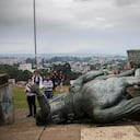 Indígenas de la etnia Misak tumban la estatua del conquistador español Sebastián de Belalcázar. Foto: Julián Moreno / AFP
