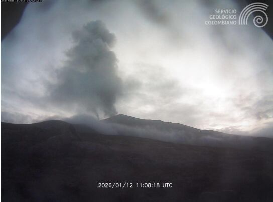 Registro de la cámara Lavas Rojas ubicada 2,3 km al occidente del volcán Puracé.