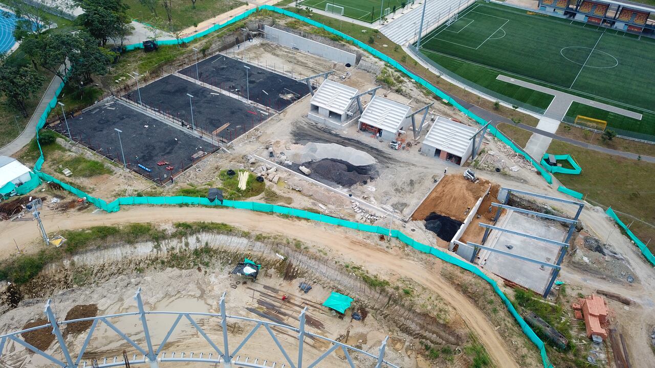 La construcción del Complejo de Raquetas ya supera el 85 por ciento de su ejecución, y su inversión es de más de 8.600 millones de pesos.