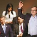 El jueves 24 de noviembre se firmó el nuevo acuerdo de paz en el Teatro Colón de Bogotá. En el escenario estuvieron las delegaciones del gobierno y las Farc. El jefe de ese grupo rebelde sorprendió cuando dijo que había que pensar en un gobierno de transición.