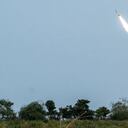 Los ejercicios militares comenzaron con varias rondas de disparos del sistema de cohetes de precisión HIMARS