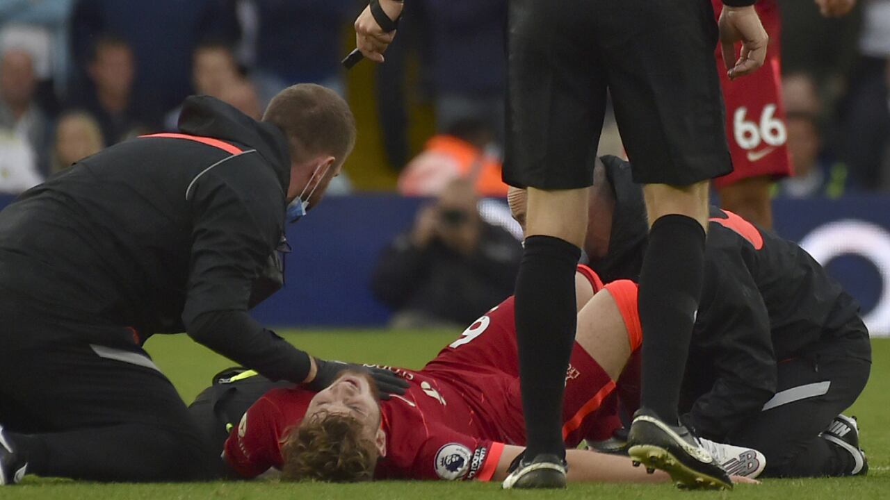 Harvey Elliot sufrió una fuerte lesión en su tobillo izquierdo.