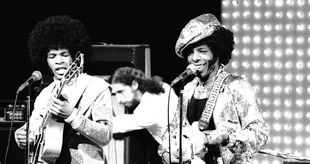 Sly Stone logró hacer de su música una combinación de razas y géneros nunca antes vista, pero su fama estratosférica aceleró su caída. Para vivir, se alejó del público.