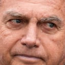 El expresidente brasileño Jair Bolsonaro, a quien se le permitió dejar temporalmente del arresto domiciliario para recibir tratamiento médico.