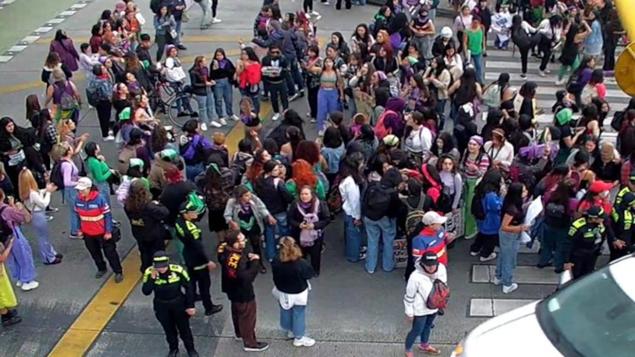 En conmemoración del Día de la Mujer, hay protestas en varios puntos de Bogotá.