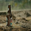 El envase podrá ser posicionado sobre el suelo para medir la lluvia.